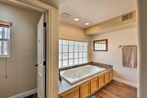 Luxe Cabin With Game Room 1 Mi To Rainbow Lake!