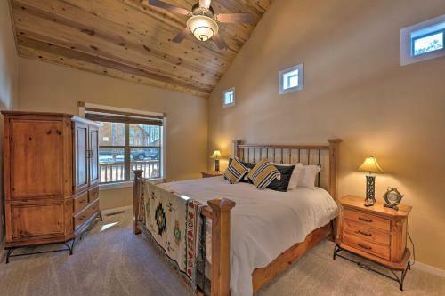 Spacious Pinetop Country Club Cabin With Deck!
