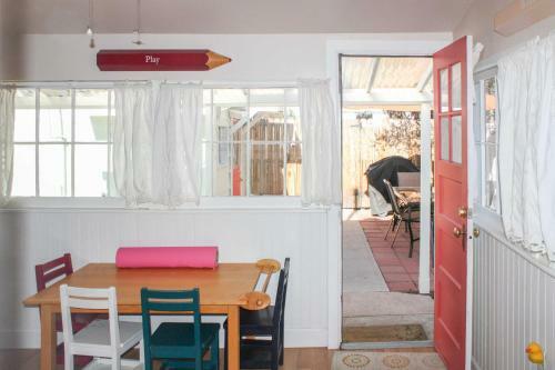 Serendipity Cottage With Yard, Walk To Town And Dining!