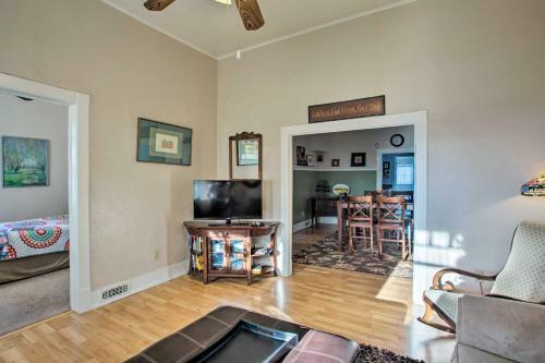 Serendipity Cottage With Yard, Walk To Town And Dining!