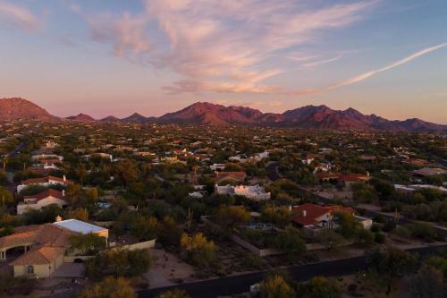 Sonoran By Avantstay - Desert Getaway W/ Pool, Rooftop Deck & Views