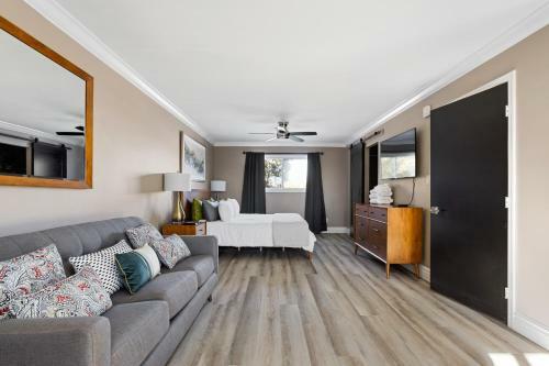 8608eang Home