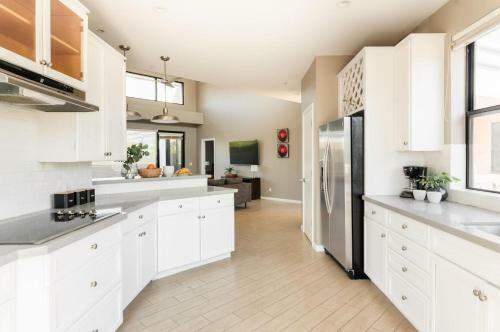 N 75th St #201 - Ivory I