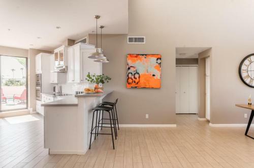 N 75th St #201 - Ivory I