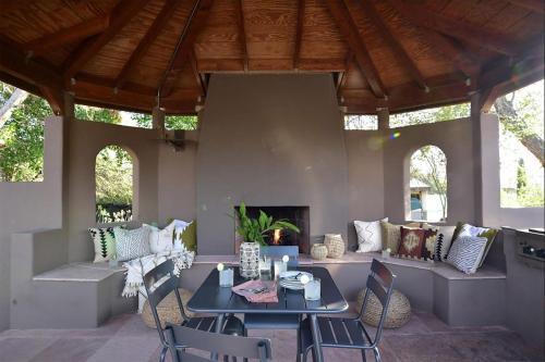 Desert Oasis W/ Pool, Table Tennis, & Fire Pit ? Caspian By Avantstay