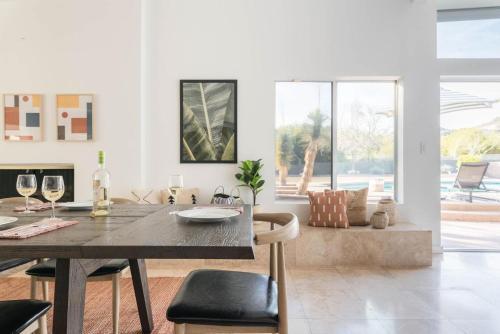 Desert Oasis W/ Pool, Table Tennis, & Fire Pit ? Caspian By Avantstay