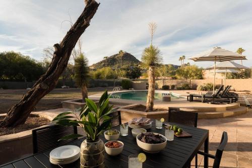 Desert Oasis W/ Pool, Table Tennis, & Fire Pit ? Caspian By Avantstay
