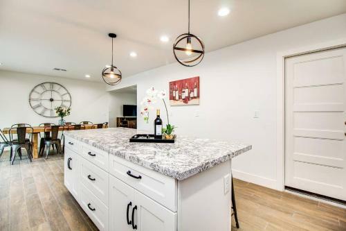 Amazing Modern Remodel Near Old Town With Heated Pool