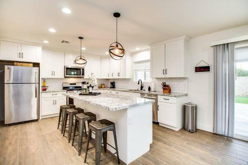 Amazing Modern Remodel Near Old Town With Heated Pool