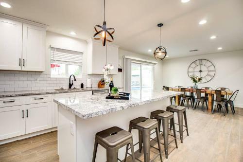 Amazing Modern Remodel Near Old Town With Heated Pool