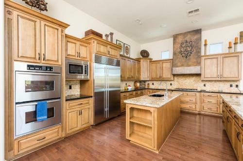 Scottsdale - 8334 E Nightingale Star Dr