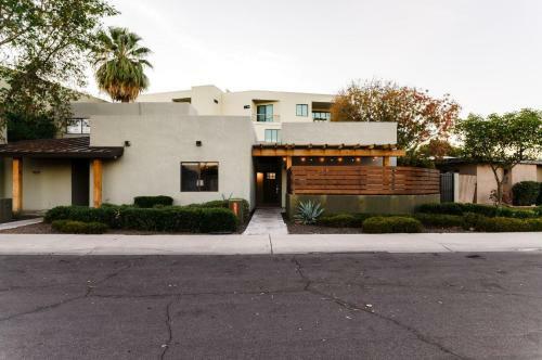 Onyx - Stylish Modern Home W Pool & Modern Design