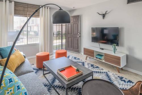 Spacious 4br Townhome In Scottsdale By Wanderjaunt