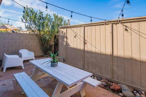 Spacious 4br Townhome In Scottsdale By Wanderjaunt
