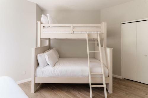 N 75th St #202 - Ivory II