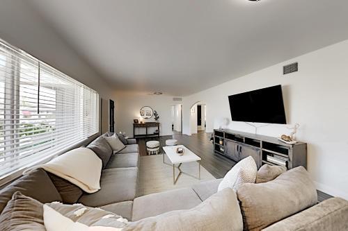 8115edge Home