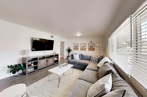8115edge Home