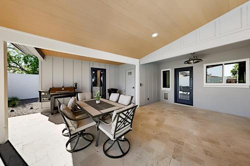 8115edge Home