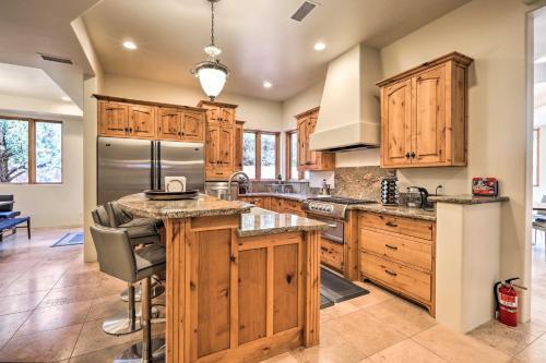 Spacious And Modern Sedona Abode With Fire Pit!