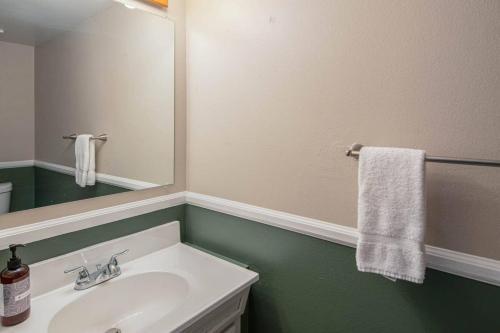 Stylish 3br Townhome In Tempe By Wanderjaunt