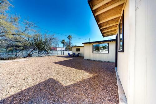 Cozy Tucson Retreat