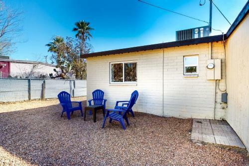 Cozy Tucson Retreat