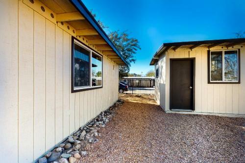 Cozy Tucson Retreat