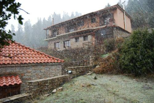 Hostal Dryades Guesthouse