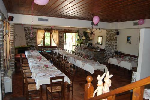 Hostal Dryades Guesthouse