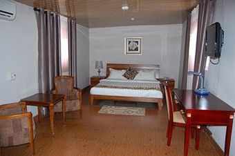 Luxe Suites Hotel