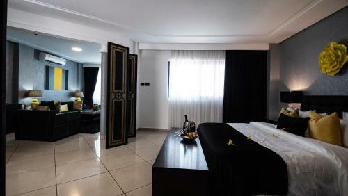 Oak Plaza Hotels East Airport