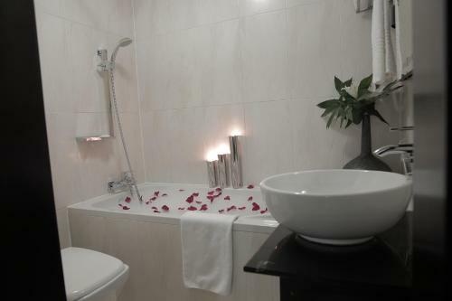 Oak Plaza Hotels East Airport