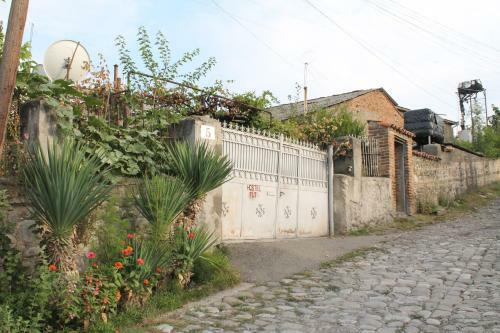 Hostal Tlt Guest House