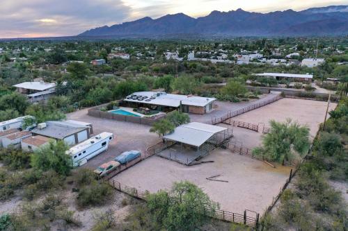 Spacious Oasis With Hot Tub, 6mi To Saguaro Park