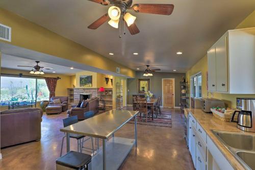Spacious Oasis With Hot Tub, 6mi To Saguaro Park
