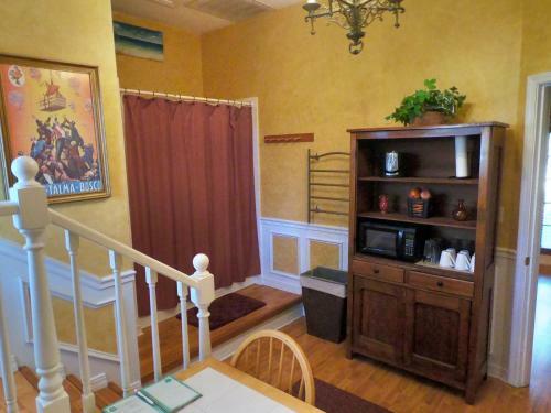 Bed & Breakfast Tradewinds Lodging
