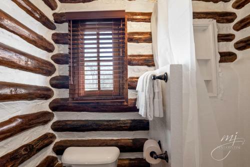 Hotel Log Cabin Inn