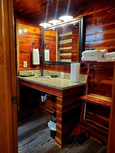 Hotel Log Cabin Inn