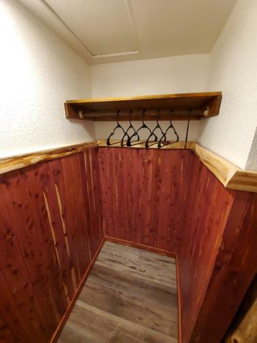 Hotel Log Cabin Inn