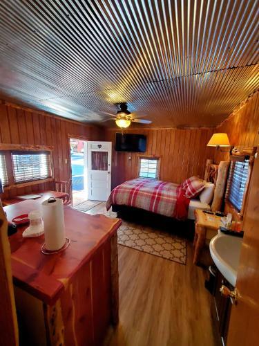 Hotel Log Cabin Inn
