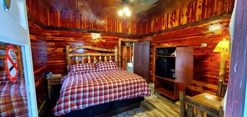 Hotel Log Cabin Inn
