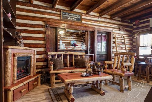 Hotel Log Cabin Inn