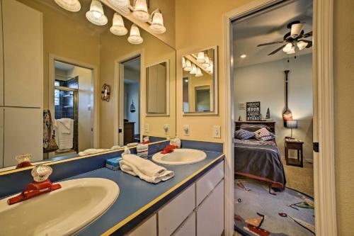 Lakefront Retreat With Dock And Beach 2 Miles To Golf