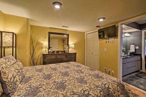 Lakefront Retreat With Dock And Beach 2 Miles To Golf