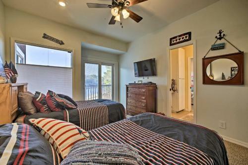Lakefront Retreat With Dock And Beach 2 Miles To Golf