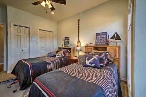 Lakefront Retreat With Dock And Beach 2 Miles To Golf