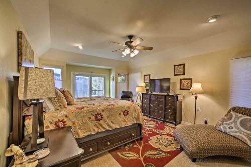 Lakefront Retreat With Dock And Beach 2 Miles To Golf