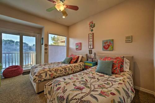 Lakefront Retreat With Dock And Beach 2 Miles To Golf