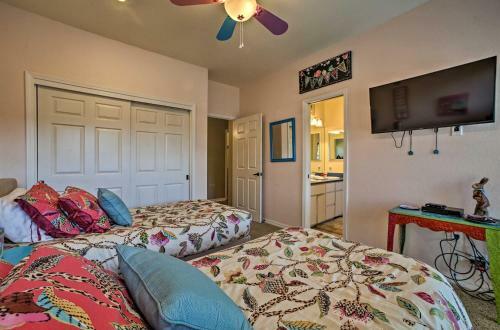 Lakefront Retreat With Dock And Beach 2 Miles To Golf