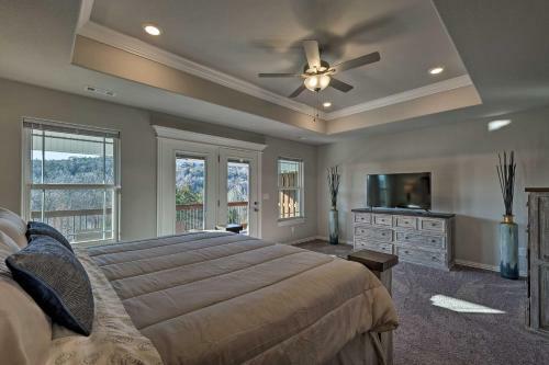 Holiday Island Beaver Lake Escape With Views!